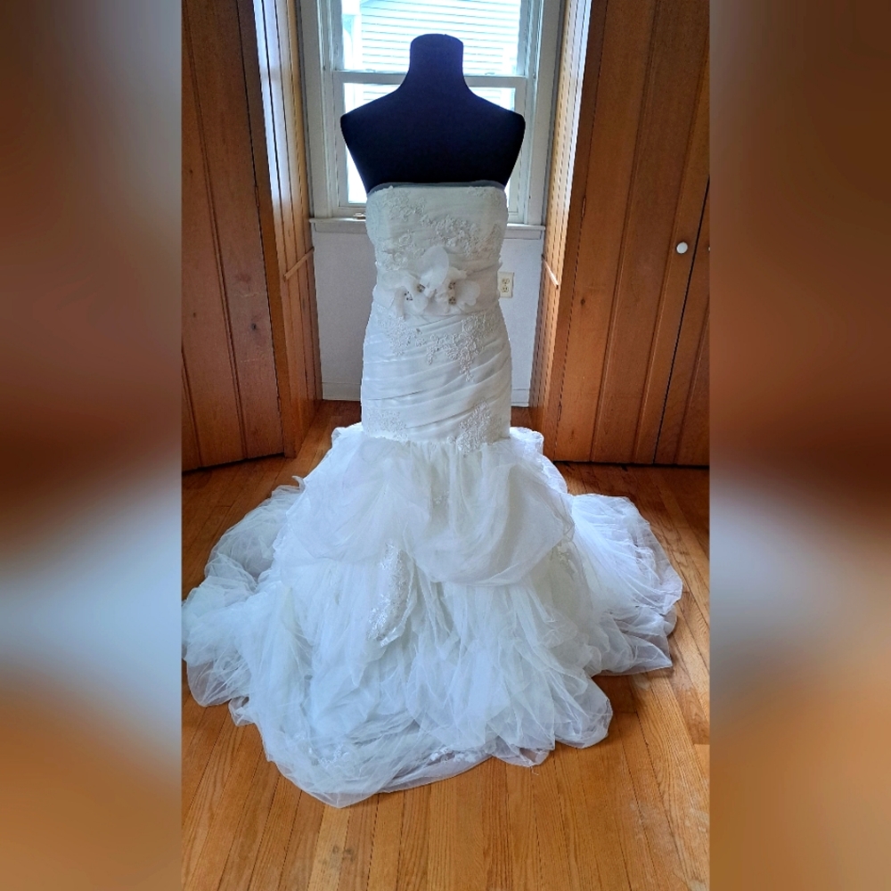 Bridal Gown, Mermaid style, In Excellent Condition!